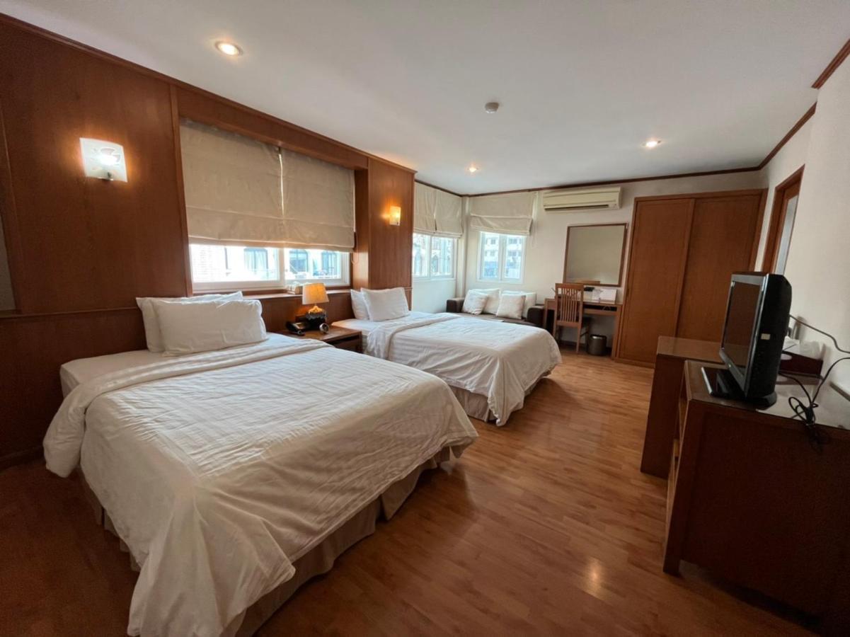 Jhouse Thonglor Hotel Bangkok Buitenkant foto