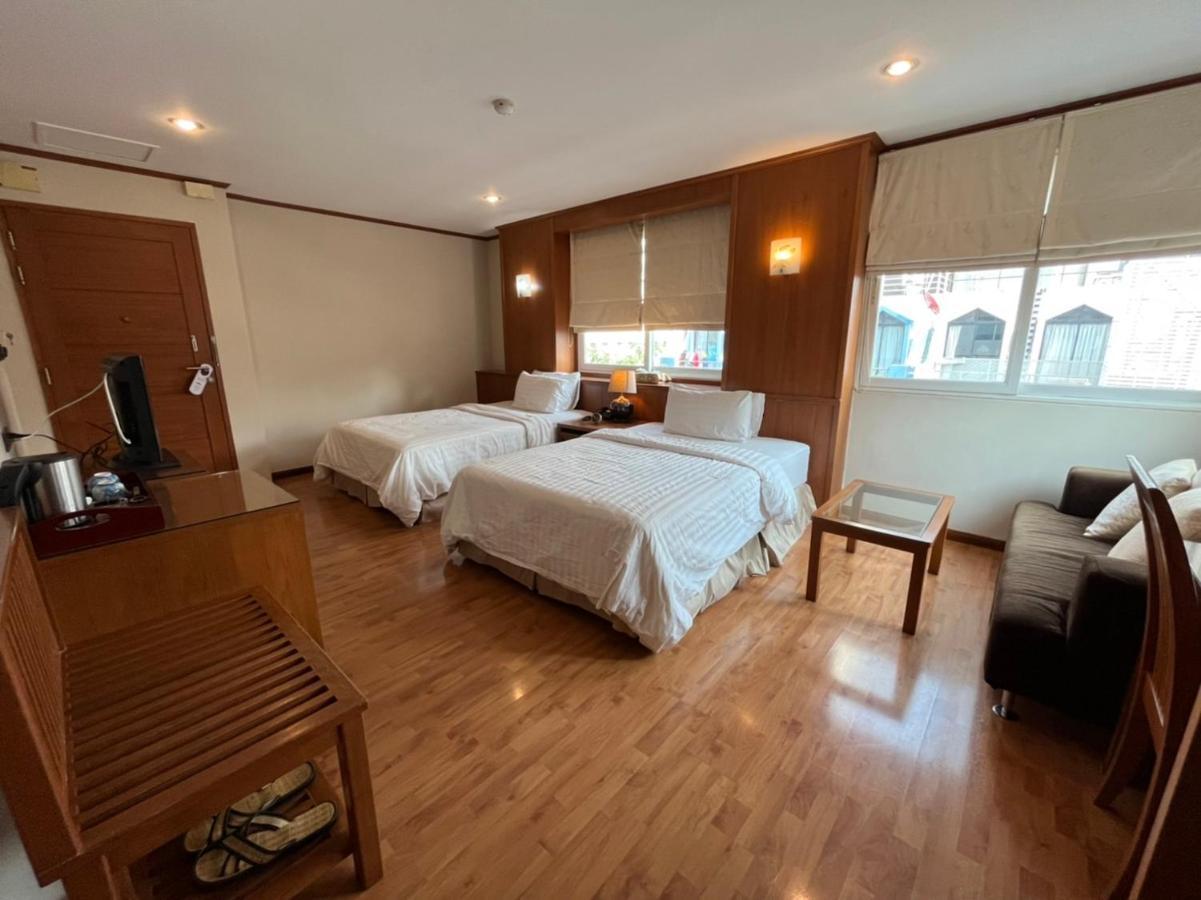 Jhouse Thonglor Hotel Bangkok Buitenkant foto