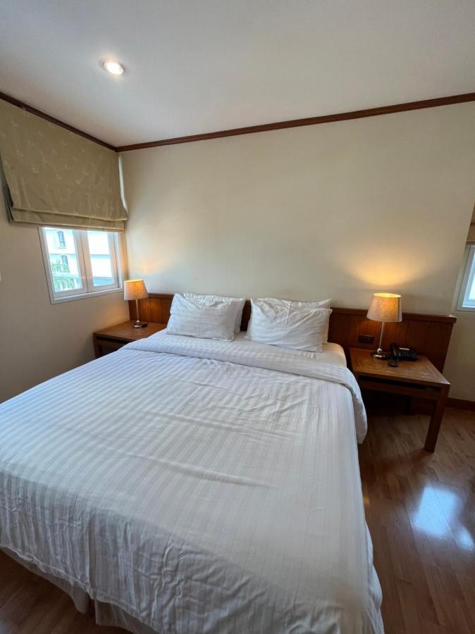 Jhouse Thonglor Hotel Bangkok Buitenkant foto