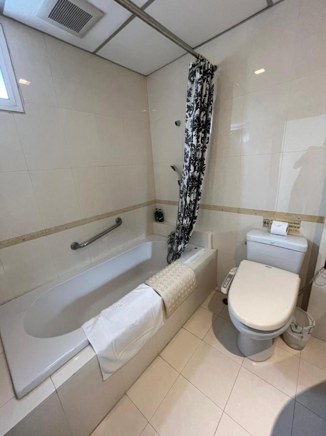 Jhouse Thonglor Hotel Bangkok Buitenkant foto