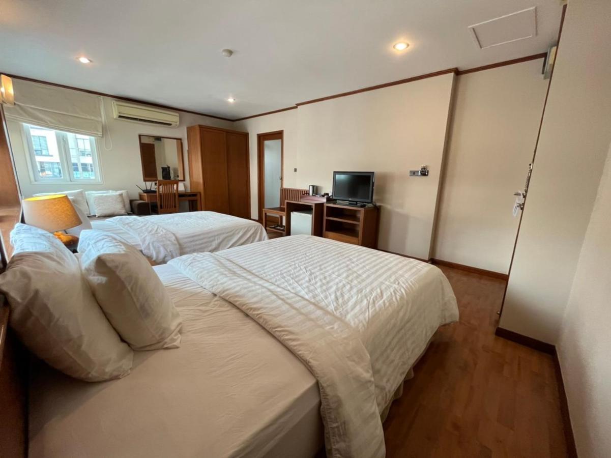 Jhouse Thonglor Hotel Bangkok Buitenkant foto